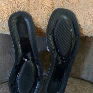 NWOT Womens slip on sandles